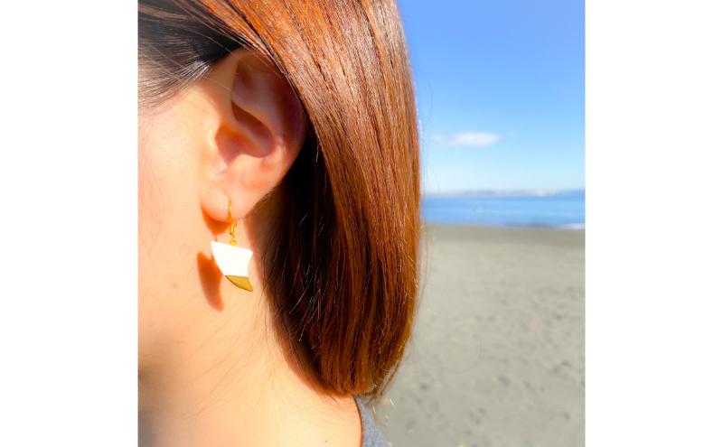 【ふるさと納税】茅ヶ崎市 湘南 陶磁器 ピアス 上品 かわいい レディース ギフト プレゼント 誕生日 母の日 お祝い サマーギフト ゴールド 金 アート アクセサリー Artopus.SHONAN イヤリング フィン ブルー