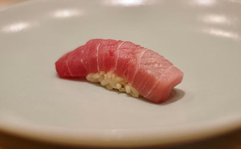 鮨　飛躍　旬の食材を使用したこだわり江戸前ディナーコース　チケット お食事券 寿司 握り 大とろ 穴子 ムラサキウニ 石鯛 赤貝 コース 旬の鮮魚 豊洲市場 墨田区 東京