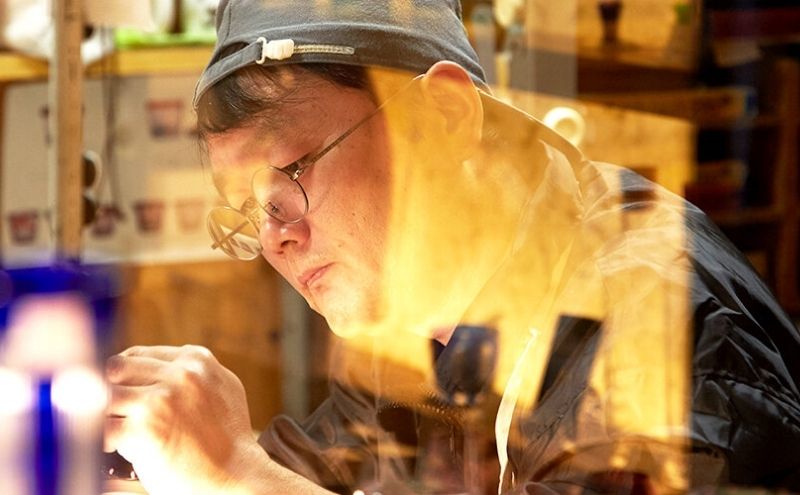 江戸切子 オールドグラス 五星花に菊繋ぎ 切子 藍 ヒロタグラスクラフト 高級 ロックグラス ウイスキー グラス ガラス コップ ガラスコップ 焼酎グラス ぐいのみ 食器 工芸品 伝統工芸 ギフト プレゼント 贈答 贈答品 贈り物 お祝い 退職祝い 東京