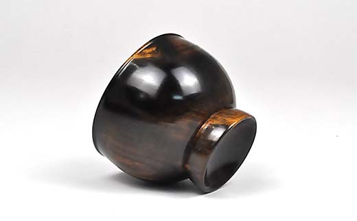 佐竹 一夫作 黒柿 ぐい呑 高台あり（桐箱入）SR-1203 漆 うるし 漆器 天然木 黒柿 くろがき 手作り F6P-2523