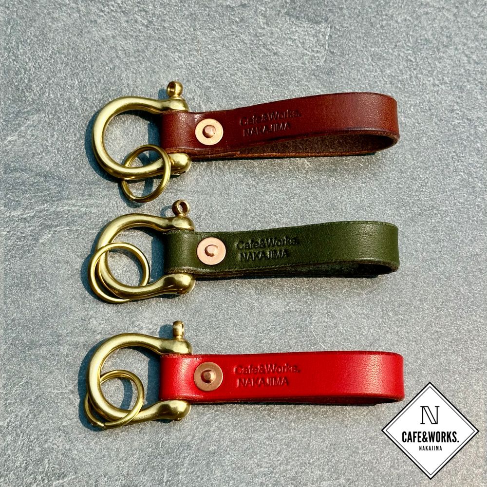 11-186 【年内配送12月15日入金まで】レザークラフト：真鍮シャックル本革レザーキーホルダー小（レッド） within2025