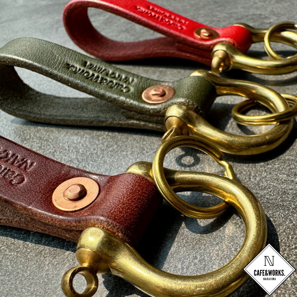 11-186 【年内配送12月15日入金まで】レザークラフト：真鍮シャックル本革レザーキーホルダー小（レッド） within2025
