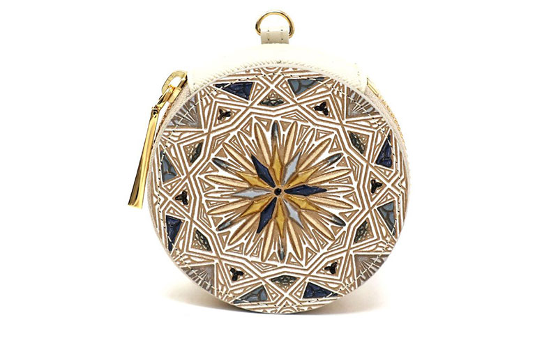 【文庫屋大関】マカロンポーチ カロー＜ブラック＞【皮革工芸品】 ポーチ ミニポーチ 小物入れ アクセサリー入れ イヤホン入れ 収納 保管ケース 手のひらサイズ  本革 革 皮革 工芸品 工芸 雑貨 ギフト プレゼント 日本製 東京