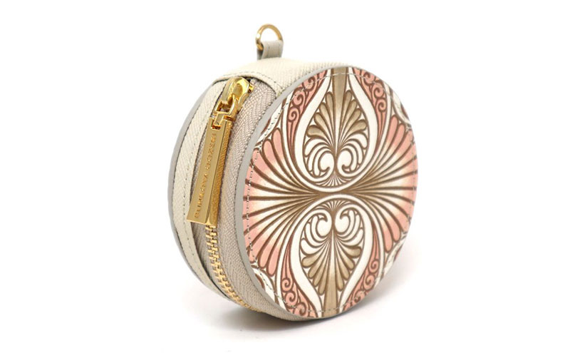 【文庫屋大関】マカロンポーチ ロカイユ＜ベビーピンク＞【皮革工芸品】 ポーチ ミニポーチ 小物入れ アクセサリー入れ イヤホン入れ 収納 保管ケース 手のひらサイズ  本革 革 皮革 工芸品 工芸 雑貨 ギフト プレゼント 日本製 東京