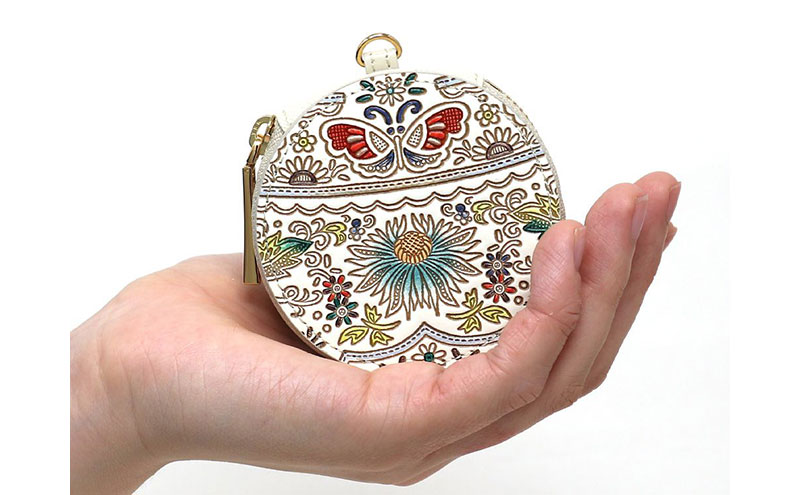 【文庫屋大関】マカロンポーチ 茉莉花＜翡翠＞【皮革工芸品】 ポーチ ミニポーチ 小物入れ アクセサリー入れ イヤホン入れ 収納 保管ケース 手のひらサイズ  本革 革 皮革 工芸品 工芸 雑貨 ギフト プレゼント 日本製 東京