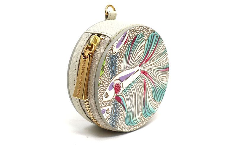 【文庫屋大関】マカロンポーチ ラビリンスフィッシュ＜グリーン＞【皮革工芸品】 ポーチ ミニポーチ 小物入れ アクセサリー入れ イヤホン入れ 収納 保管ケース 手のひらサイズ  本革 革 皮革 工芸品 工芸 雑貨 ギフト プレゼント 日本製 東京