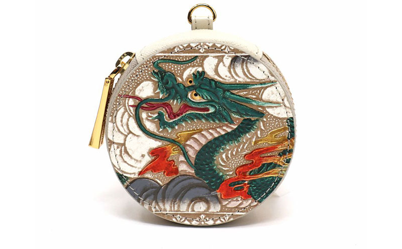 【文庫屋大関】マカロンポーチ 龍＜緑＞【皮革工芸品】 ポーチ ミニポーチ 小物入れ アクセサリー入れ イヤホン入れ 収納 保管ケース 手のひらサイズ  本革 革 皮革 工芸品 工芸 雑貨 ギフト プレゼント 日本製 東京