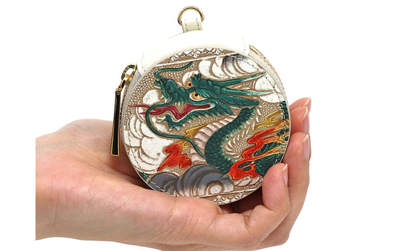 【文庫屋大関】マカロンポーチ 龍＜緑＞【皮革工芸品】 ポーチ ミニポーチ 小物入れ アクセサリー入れ イヤホン入れ 収納 保管ケース 手のひらサイズ  本革 革 皮革 工芸品 工芸 雑貨 ギフト プレゼント 日本製 東京