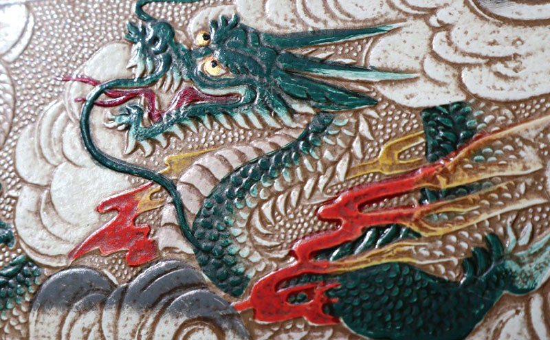 【文庫屋大関】マカロンポーチ 龍＜緑＞【皮革工芸品】 ポーチ ミニポーチ 小物入れ アクセサリー入れ イヤホン入れ 収納 保管ケース 手のひらサイズ  本革 革 皮革 工芸品 工芸 雑貨 ギフト プレゼント 日本製 東京