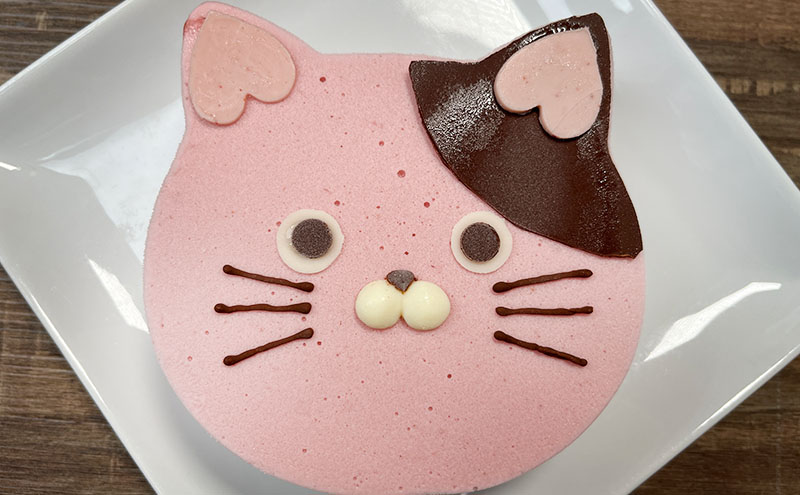 あまおうたっぷり ねこ ジェラートケーキ スイーツ ギフト ケーキ　大人 猫 誕生日 子供  猫型 15cm 誕生日 記念日 ねこ バースデー ネコ 動物 モチーフ 猫型 アニマルケーキ 猫の日　訳あり冷凍いちご使用　あまおう