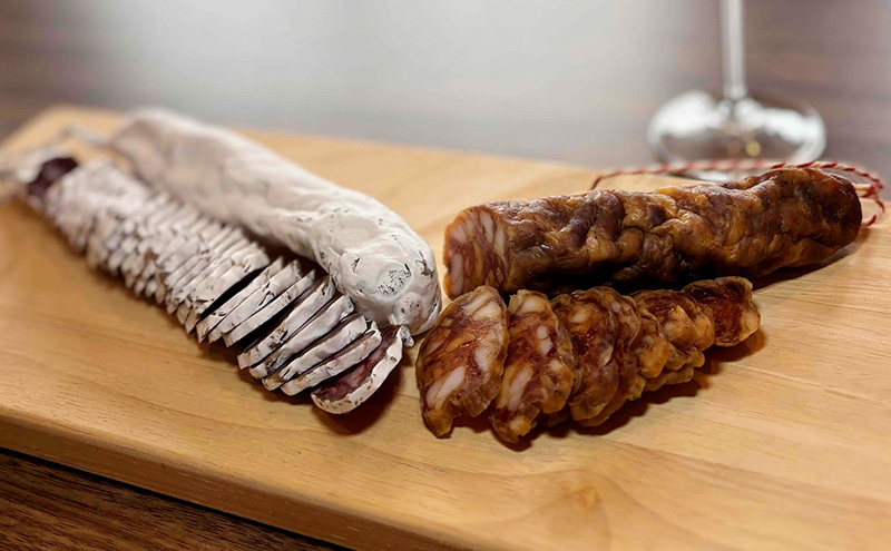 サラミ 白かびサラミ2本とチョリソ1本のセット ロワール チョリソ セット 詰め合わせ ギフト 肉 お肉 豚肉 豚 ポーク 加工品 白カビ つまみ おつまみ 酒のつまみ 冷蔵 愛知 愛知県 日進市