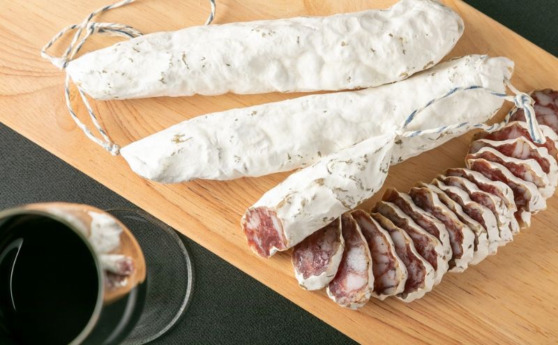 詰め合わせ 3ヵ月に1回お届け 1年間で全4回 定期便プラン”deux” 定期便 セット ギフト 肉 お肉 豚肉 加工品 サラミ ソーセージ つまみ おつまみ 冷蔵 愛知 愛知県 日進市