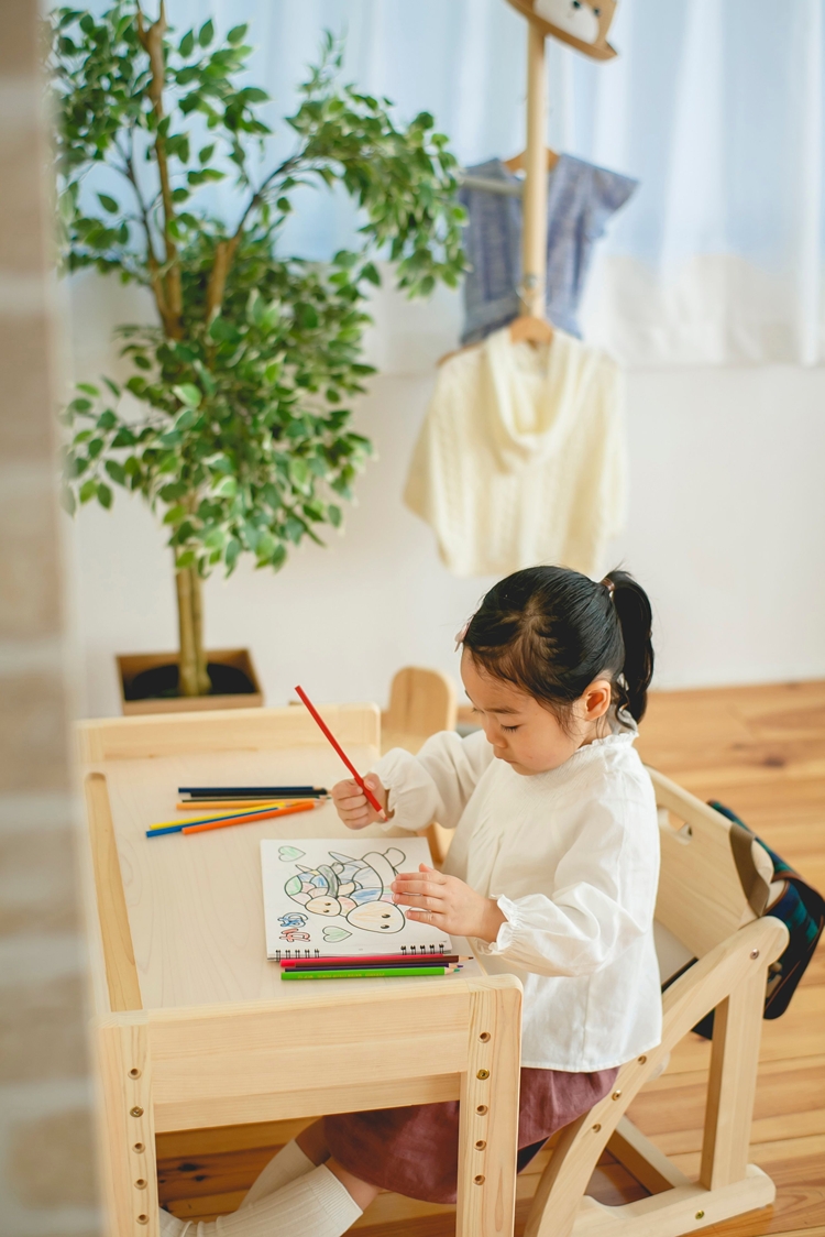 IKONIH キッズデスク | おもちゃ 子供 こども オモチャ 玩具 プレゼント お祝い 木 出産祝い 安全 オーガニックトイ ファーストトイ 机 子供机 デスク アイコニー