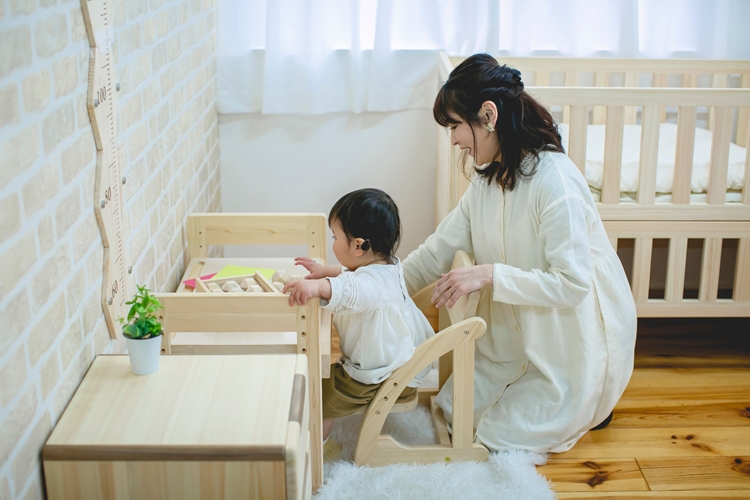 IKONIH スタディセット | おもちゃ 子供 こども オモチャ 玩具 プレゼント お祝い 木 出産祝い 安全 オーガニックトイ ファーストトイ イス　椅子 机 子供用 アイコニー