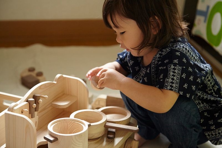 IKONIH ミニキッチン ｜ おもちゃ 子供 こども オモチャ 玩具 プレゼント お祝い 木 出産祝い 安全 オーガニックトイ ファーストトイ ままごど おままごと キッチン アイコニー