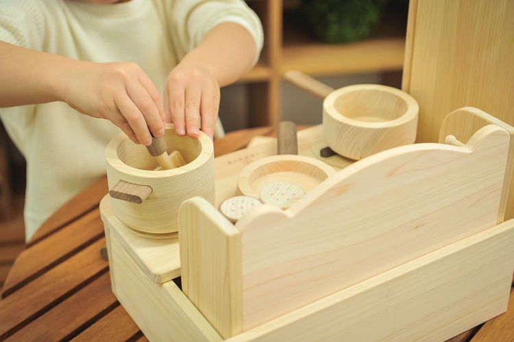 IKONIH ミニキッチン ｜ おもちゃ 子供 こども オモチャ 玩具 プレゼント お祝い 木 出産祝い 安全 オーガニックトイ ファーストトイ ままごど おままごと キッチン アイコニー