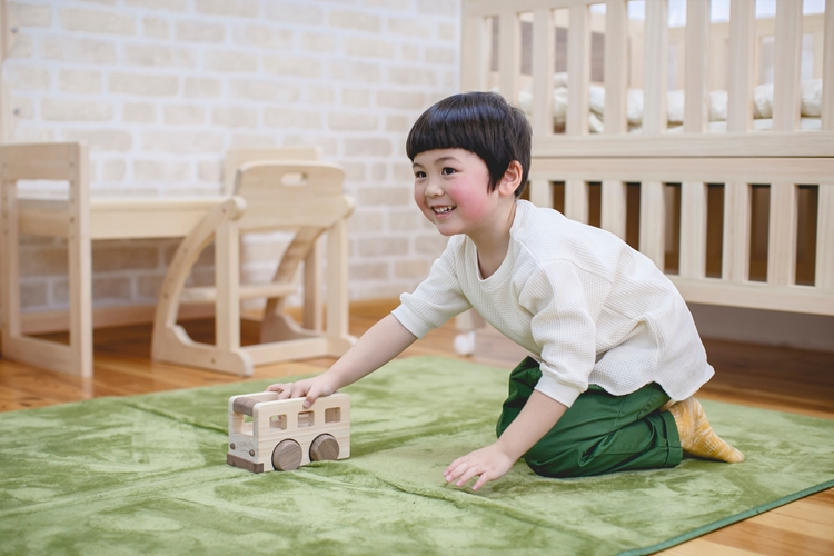 IKONIH オルゴールバス ｜ おもちゃ 子供 こども オモチャ 玩具 プレゼント お祝い 木 出産祝い 安全 オーガニックトイ ファーストトイ バス 乗り物 車 大型車 アイコニー