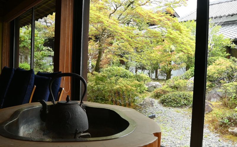 チケット 静岡 葛城 北の丸 桜殿 ペア宿泊券（1泊2食 響コース） 宿泊券 食事 自然 料理 グルメ 旅行 露天風呂 古民家 伝統建築 袋井市 静岡県