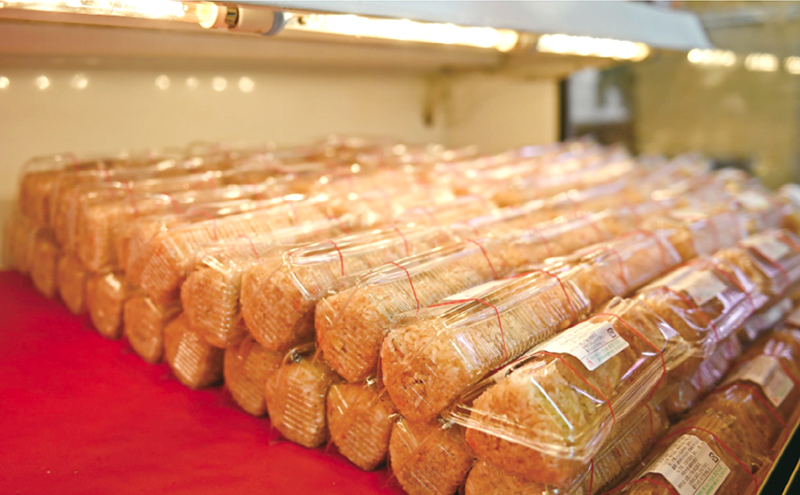 年間120万個以上を売り上げる超人気商品 「Aコープあさくら店のかしわおにぎり」 冷凍 かしわおにぎりと博多水炊き セット ※配送不可：離島