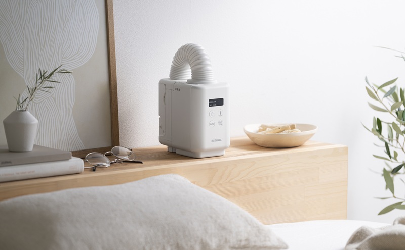 布団乾燥機 ふとん乾燥機 カラリエmini TURBO JSK-S10-W ホワイト アイリスオーヤマ カラリエ 小型 軽量 衣類乾燥機 タイマー付 布団 乾燥 乾燥機 湿気 ダニ対策 トコジラミ 湿気 布団あたため 靴乾燥 シューズドライヤー コンパクト