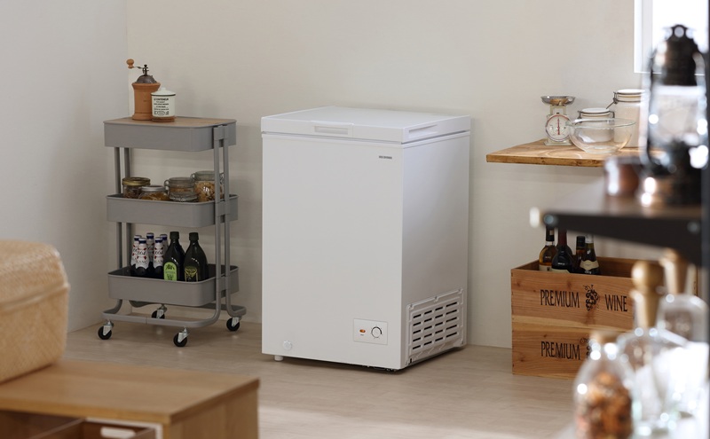 冷凍庫 上開き式冷凍庫 100L ICSD-10C-W ホワイト アイリスオーヤマ 上開き 省エネ 冷凍 食品 氷 保存 コンパクト 温度調節 まとめ買い 静音 冷凍食品 ストック バスケット付