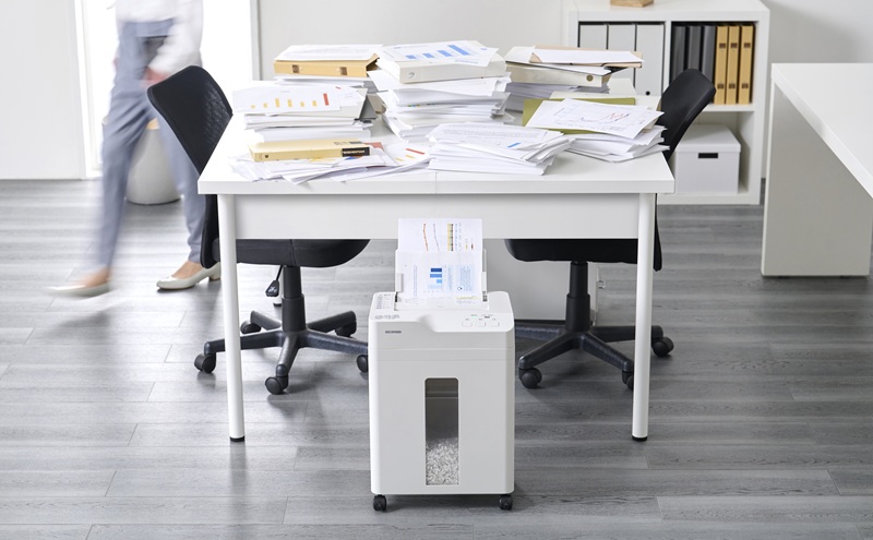 シュレッダー オートフィードシュレッダー AFSB60C アイリスオーヤマ 電動 クロスカット キャスター付き コンパクトリバース機能 自動 細断 手差し対応 オートクリーニング A4