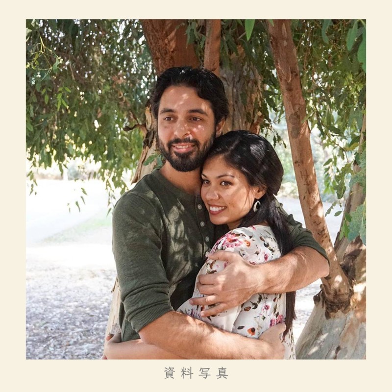 油絵で小さな人物画を描きます（18×18cm・背景あり）