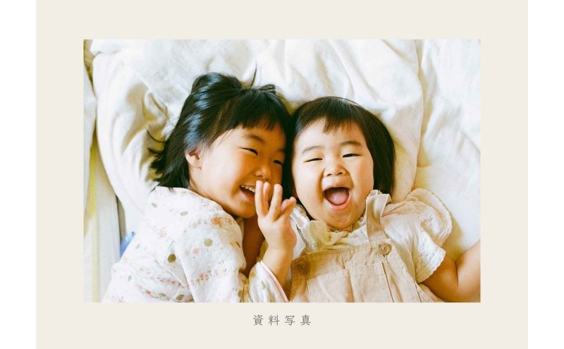 油絵で高級感のある肖像画を細密に描きます（53×45cm・背景あり）