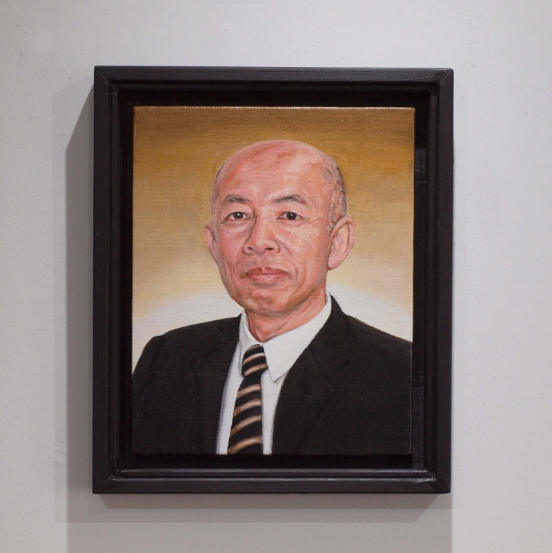 ご遺影を高級感のある油絵で描きます（41×32cm・背景あり）