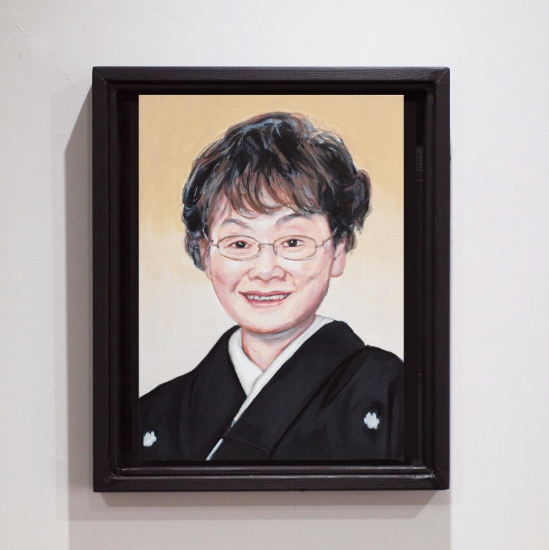 ご遺影を高級感のある油絵で細密に描きます（41×32cm・背景無地）