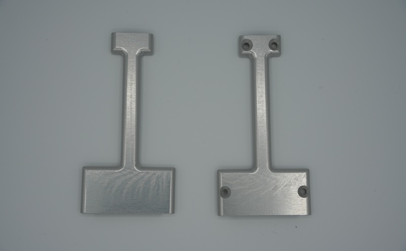 HDMI変換アダプタ用 脱線防止カバー 長辺／短辺（メッキ加工処理・シルバー・黒より選択） カバー アダプタ ケーブル Apple純正 断線防止