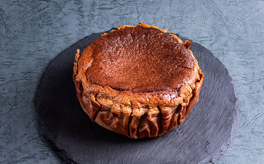 淡路島藻塩のショコラバスクチーズケーキ 4号サイズ