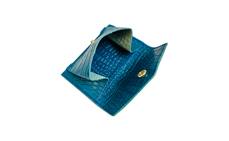 財布 手のひらサイズのレザーコンパクトウォレット ブルークロコ型押し 牛革 レザー 小銭入れ 札入れ コンパクト クロコ柄 ギフト 日用品 雑貨 日進市 愛知県