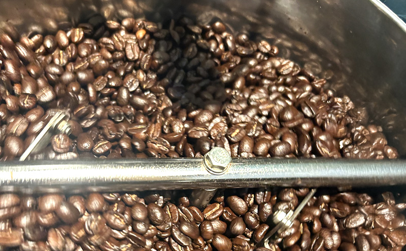 コーヒー ヒミココーヒー 豆のまま、又は挽いたタイプの中挽き 選べる2パターン 100g 標高約1,300ｍの高地で日本人女性が経営するコーヒー農園で栽培期間中農薬を使わずに栽培を行った香り高いアラビカ豆100％のコーヒー