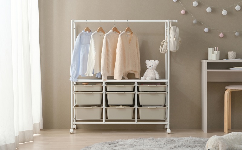 キッズ収納ハンガーラック KHR-1100 ホワイト/ベージュ ハンガーラック 収納 キャスター付き 子ども部屋 リビング 子供 頑丈 スリム ランドセルラック 棚付き おしゃれ おもちゃ ラック ボックス かご 引き出し ワードローブ 衣装ケース 洋服
