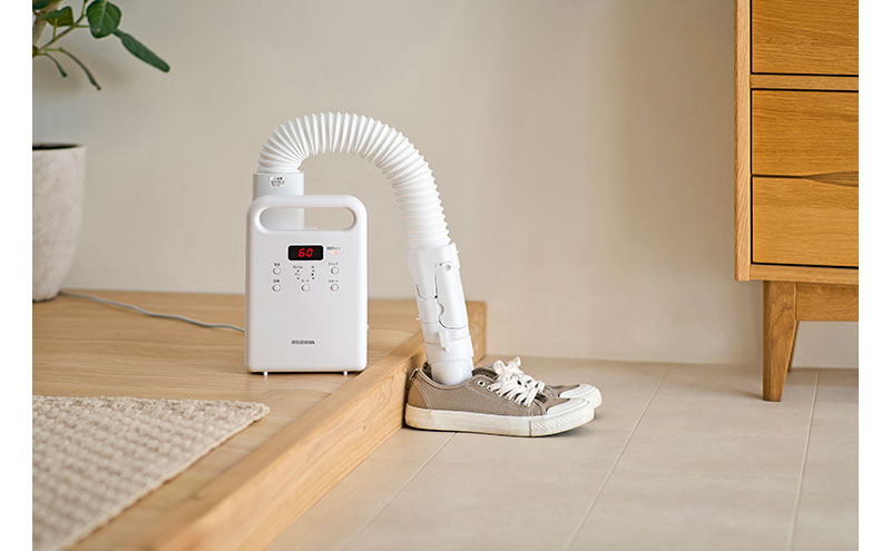 布団乾燥機 ふとん乾燥機 カラリエ シングルノズル FK-C5-W ホワイト 布団乾燥機 アイリスオーヤマ カラリエ ホワイト 衣類乾燥機 タイマー付 布団 乾燥 乾燥機 湿気 ダニ対策 湿気 布団あたため 靴乾燥 シューズドライヤー