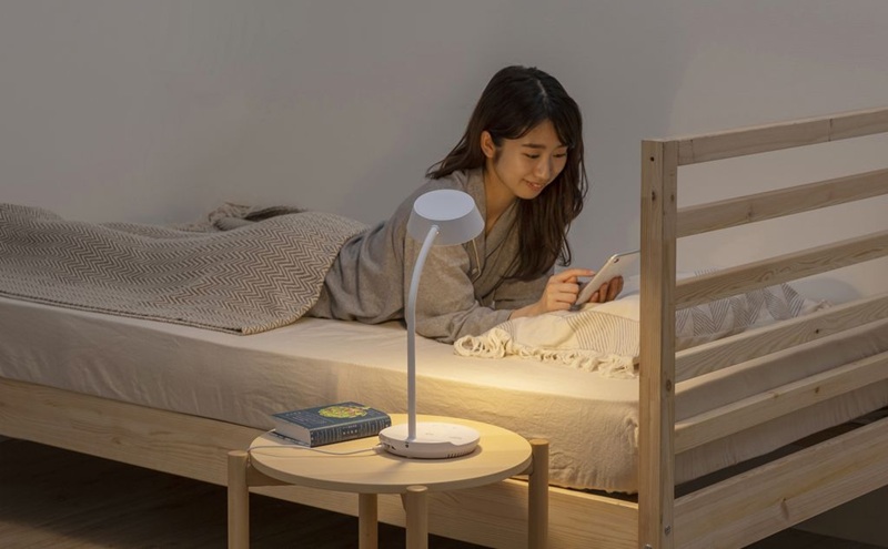 LEDデスクライトQi充電シリーズ 平置きタイプ 調光・調色 LDL-QFDL-W ホワイト デスクライト LED 調光 調色 ワイヤレス充電 おしゃれ アイリスオーヤマ コンパクト 折りたたみ式 Qi充電 勉強 テレワーク