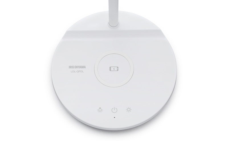 LEDデスクライトQi充電シリーズ 平置きタイプ 調光・調色 LDL-QFDL-W ホワイト デスクライト LED 調光 調色 ワイヤレス充電 おしゃれ アイリスオーヤマ コンパクト 折りたたみ式 Qi充電 勉強 テレワーク
