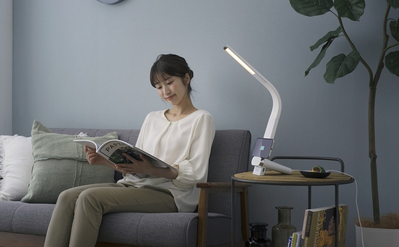 LEDデスクライトQi充電シリーズ 縦置きタイプ 調光・調色 LDL-QLDL-W ホワイト デスクライト LED 調光 調色 ワイヤレス充電 おしゃれ アイリスオーヤマ スタンドタイプ Qi充電 勉強 テレワーク