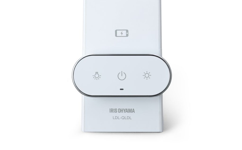 LEDデスクライトQi充電シリーズ 縦置きタイプ 調光・調色 LDL-QLDL-W ホワイト デスクライト LED 調光 調色 ワイヤレス充電 おしゃれ アイリスオーヤマ スタンドタイプ Qi充電 勉強 テレワーク