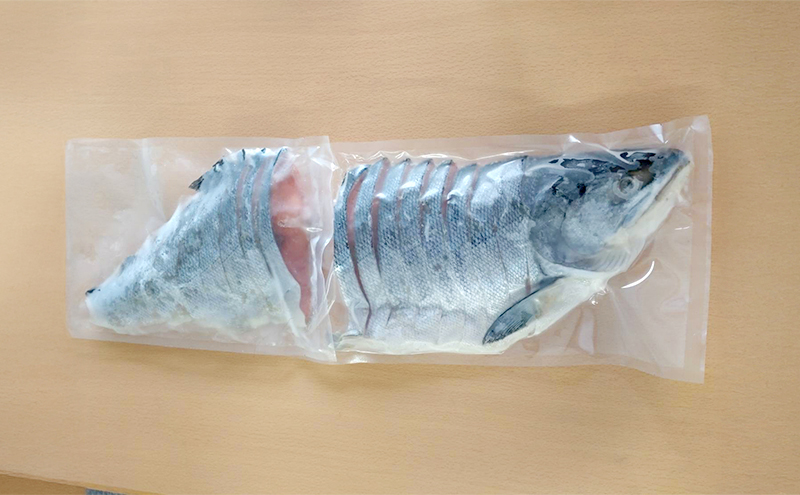 北海道産 秋鮭 山漬け 姿切身 (半身）約1.3kg（650g×2パック） [ 鮭 さけ 焼き魚 魚 魚介類 サケ ]