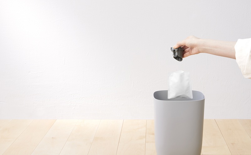 充電式紙パックハンディクリーナー HBD-31-WH クラウドグレー 掃除機 コードレス 充電式ハンディクリーナー アイリスオーヤマ ホワイト クリーナー 軽量 スタンド 軽い 充電スタンド 充電式 吸引力 カーペット パワフル ほこり感知 家電 おすすめ