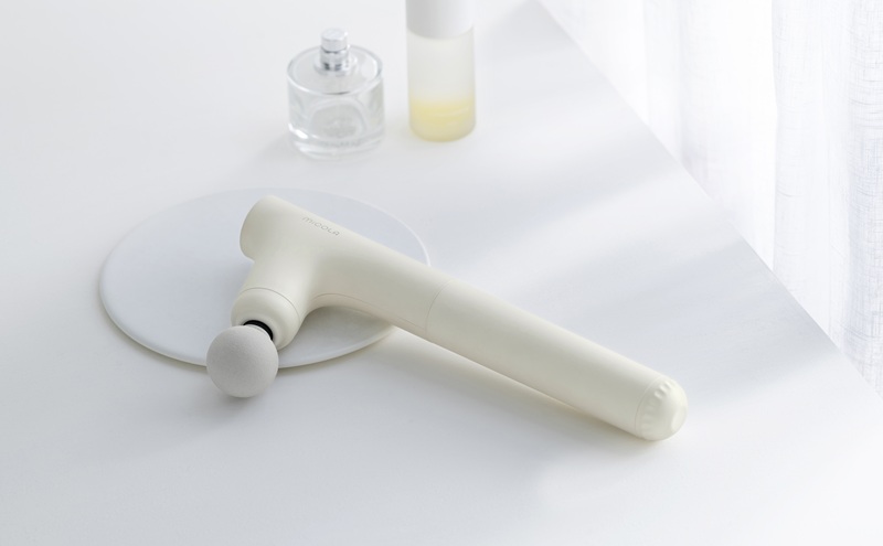 ビューティーケアガンプラス FRT-M02-W オフホワイト ハンディガン ビューティーケアガン MiCOLA （ミコラ） 軽量 アイリスオーヤマ 小型 コンパクト ミコラ ボディケア 充電式 USB-typeC 収納袋 球形 円柱形 平形 U字形