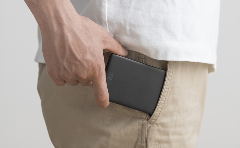 薄型モバイルバッテリー5000mAh TW-A05020-B ブラック モバイルバッテリー 軽量 小型 タイプc 薄型 USB Type-C 5000mAh ワイヤレス マグネット MagSafe対応 スマホ 約1回分 充電 コンパクト バッテリー 充電器 ブラック アイリスオーヤマ