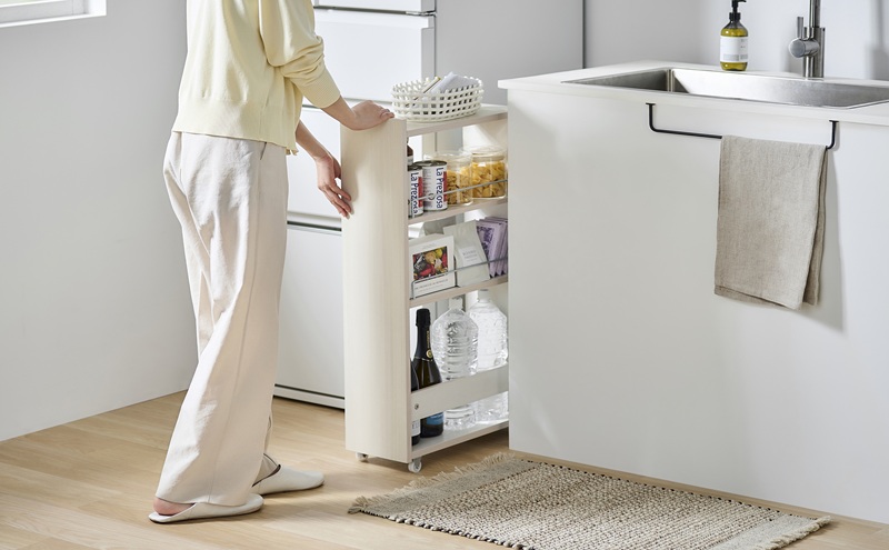 キッチン隙間収納ラック KSRーL180 ホワイト 隙間収納 すきま収納 ラック 18cm キッチンラック スリム キャスター付き ストッカー 収納 おしゃれ パントリー 棚 薄型 冷蔵庫横 洗面所 キッチン収納 アイリスオーヤマ ロータイプ