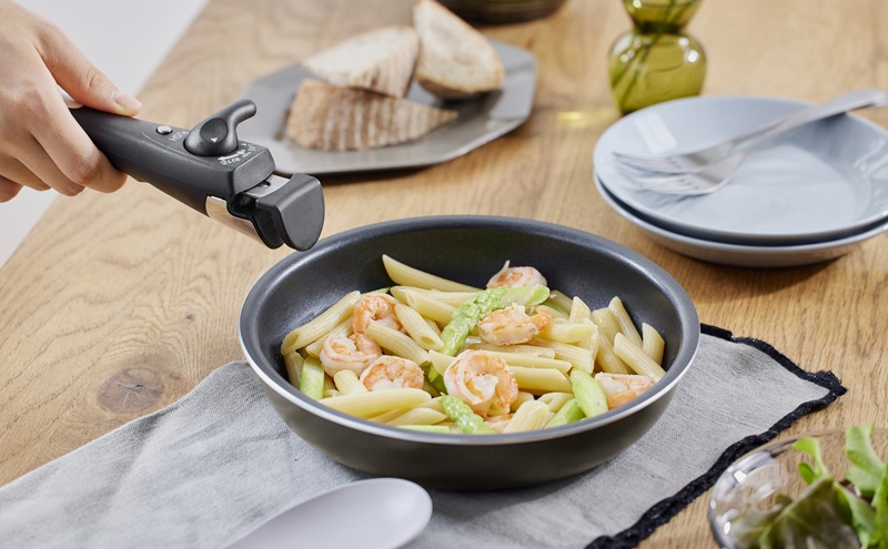 ダイヤモンドコートパン マルチエッグパン入り12点セット IHガス火対応 MEGI-12S ブラウンメタリック フライパンセット ih フライパン セット IH ガス火 取っ手が取れる 蓋付き マルチエッグパン 深型 幅広 卵焼き器 エッグパン アイリスオーヤマ