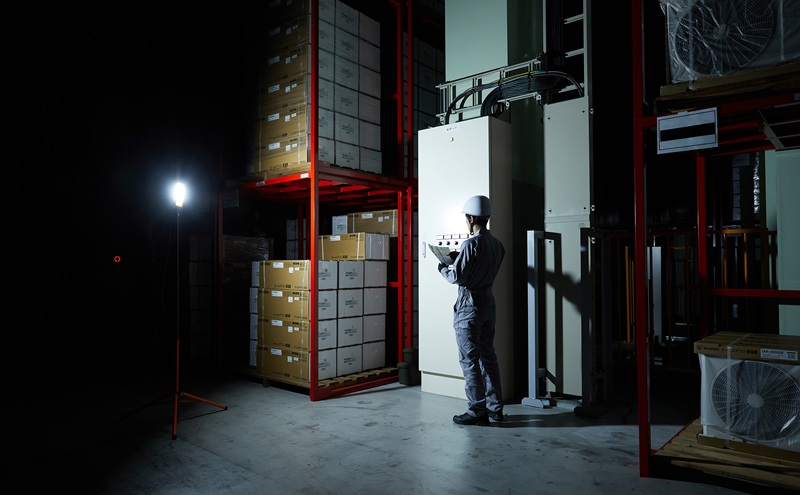 LEDスタンドライト 7500lm LWT-7500ST2 投光器 led 屋外 防水 防雨 防塵 照明 100v 55w led投光器 ledライト 三脚 スタンド 作業灯 LED 夜間 建設 工事 アイリスオーヤマ スタンドライト 7500lm 1灯 LEDライト 照明