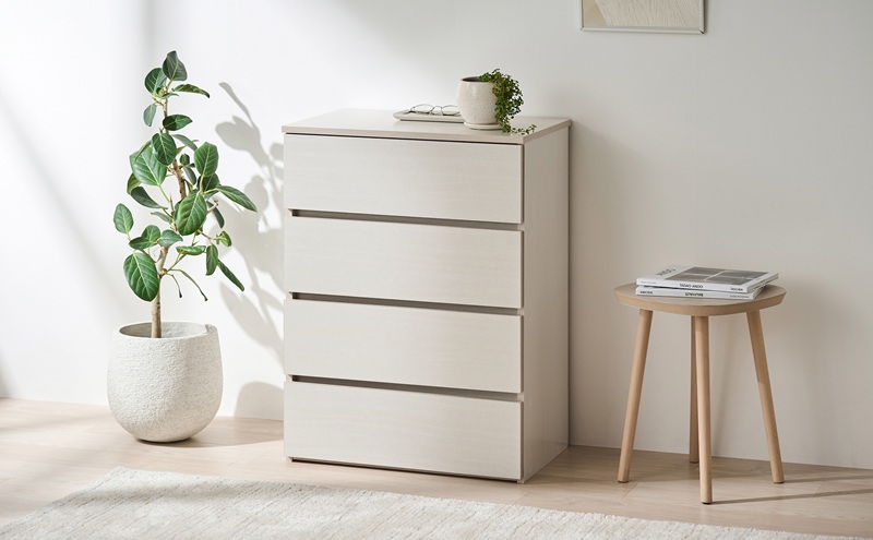 組立簡単ウッドチェスト KKWCー590 ホワイト チェスト 4段 タンス 箪笥 収納 アイリスオーヤマ ローチェスト 衣装ケース 組み立て簡単 工具不要 引き出し 開閉スムーズ 北欧 おしゃれ シンプル 衣類 服 収納ケース 衣類収納ケース