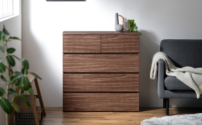 組立簡単ウッドチェスト KKWCー790 ウォールナット チェスト 4段 タンス 箪笥 収納 アイリスオーヤマ ローチェスト 衣装ケース 組み立て簡単 工具不要 引き出し 開閉スムーズ 北欧 おしゃれ シンプル 衣類 服 収納ケース 衣類収納ケース