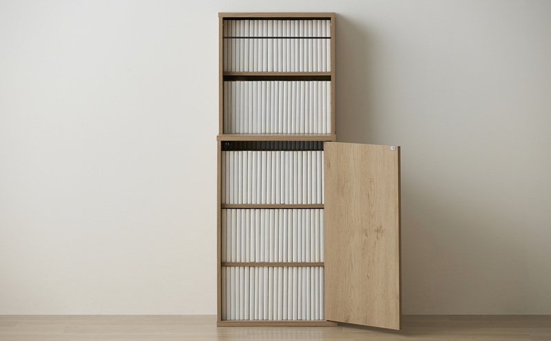 隠せる本棚 HKH-400 ナチュラル/ブラック 本棚 大容量 扉付 幅39.5cm 単行本約200冊 可動棚 棚 グッズ 収納 隠せる収納 本 コミック 漫画 雑誌 絵本 収納棚 漫画棚 コミックラック 文庫本棚 漫画収納 目隠し収納 アイリスオーヤマ HIROBIRO